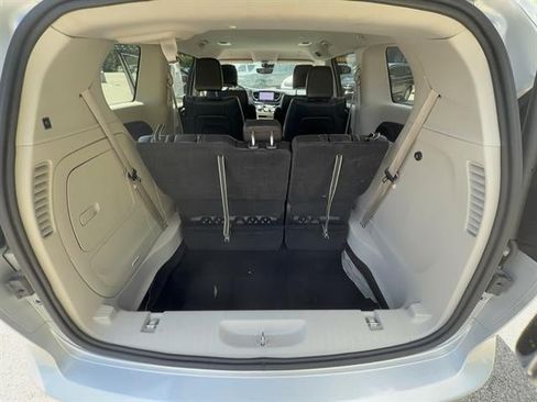 Used 2024 Chrysler Pacifica Limited FWD image 25