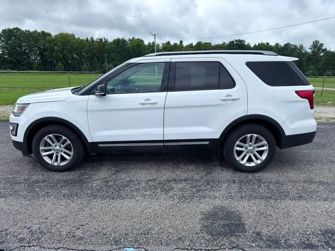 Used 2017 Ford Explorer XLT FWD image 12