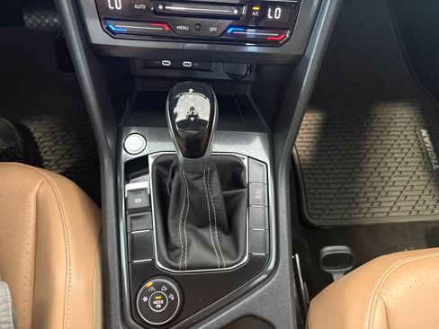 Used 2022 Volkswagen Tiguan SE AWD/4WD image 19