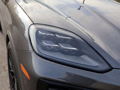 Certified 2025 Porsche Cayenne Coupe AWD/4WD image 14