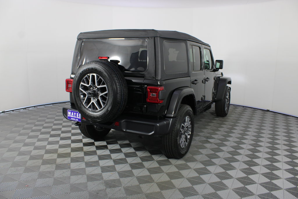 Used 2026 Jeep Wrangler Unlimited Sahara AWD/4WD image 7