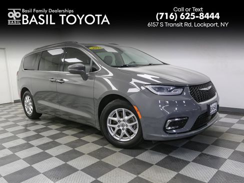 Used 2021 Chrysler Pacifica Touring-L image 1