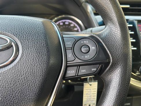 Used 2018 Toyota Camry LE image 20