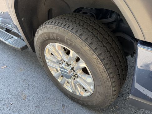Used 2022 GMC Sierra 3500 Denali AWD/4WD image 9