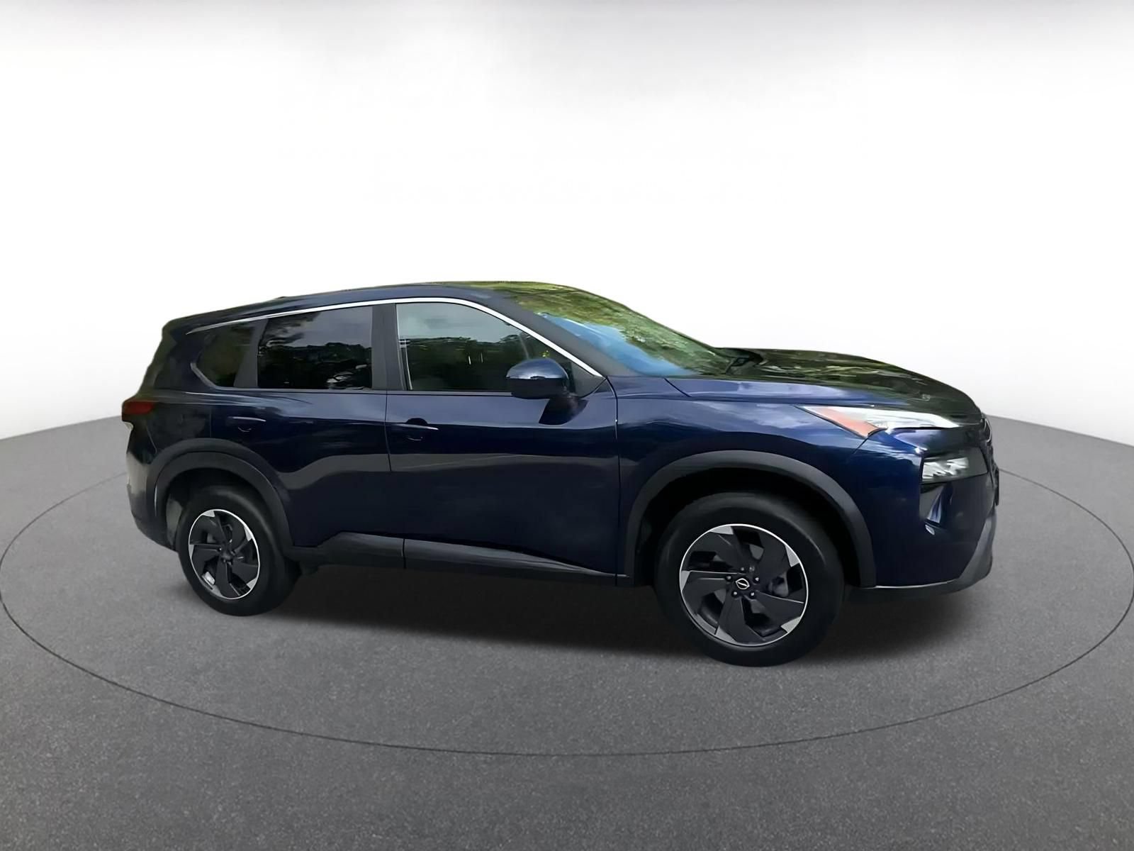 Used 2025 Nissan Rogue SV AWD/4WD image 2