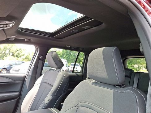 New 2025 Jeep Grand Cherokee 4WD image 10