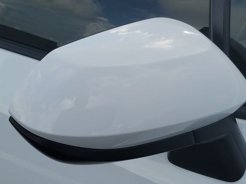 Used 2025 Toyota Corolla LE FWD image 8