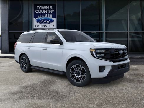 New 2026 Ford Expedition Active AWD/4WD image 1