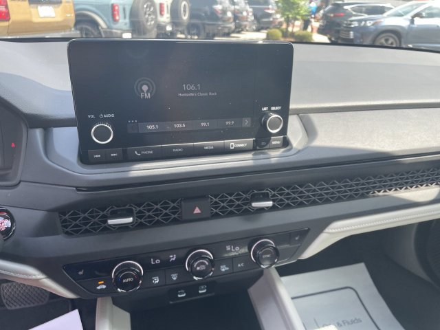 Certified 2025 Honda Accord SE image 18