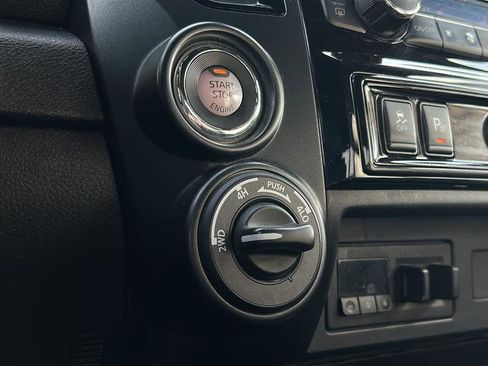 Used 2021 Nissan Titan PRO-4X w/ Pro-4x Convenience Package AWD/4WD image 31