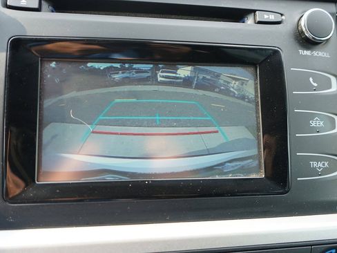 Used 2018 Toyota Highlander LE AWD/4WD image 17