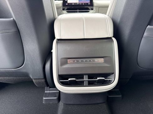 New 2026 Lincoln Nautilus Premier AWD/4WD image 16