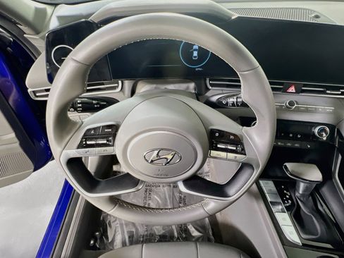 Used 2023 Hyundai Elantra SEL w/ Convenience Package FWD image 11
