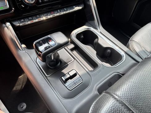 Used 2024 GMC Sierra 1500 Denali w/ Technology Package AWD/4WD image 17