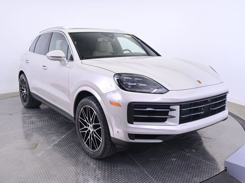 Certified 2025 Porsche Cayenne AWD/4WD image 9