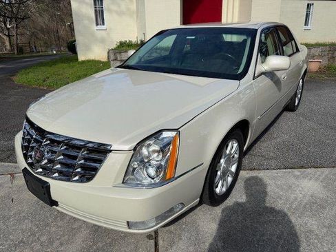 Used 2011 Cadillac DTS image 2