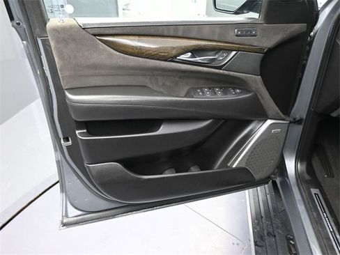 Used 2019 Cadillac Escalade Platinum image 17