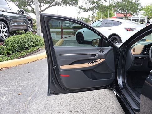 Used 2022 Hyundai Sonata Limited image 26