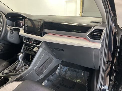 Used 2025 Volkswagen Taos SEL AWD/4WD image 13