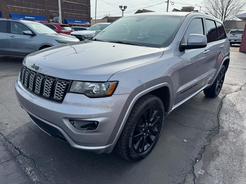 Used 2019 Jeep Grand Cherokee Altitude image 1