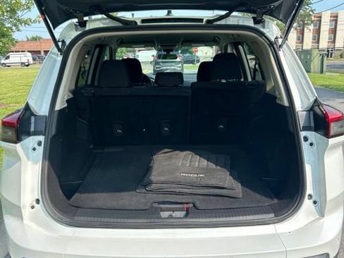 Used 2024 Nissan Rogue S AWD/4WD image 19