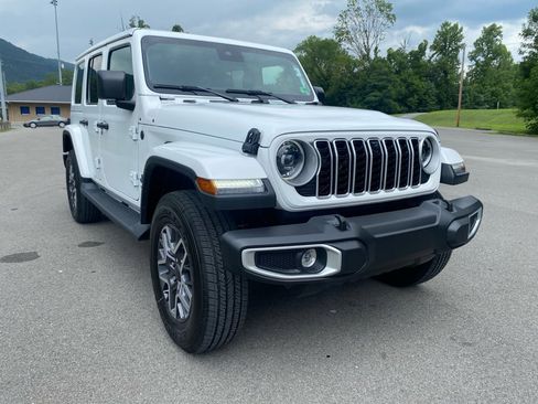 New 2025 Jeep Wrangler Unlimited Sahara AWD/4WD image 1