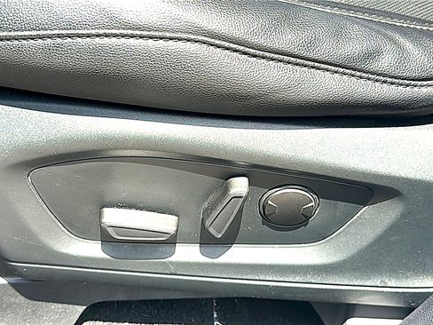 Used 2021 Ford Explorer Limited w/ Equipment Group 301A RWD image 8
