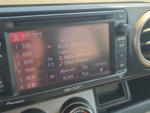 Used 2015 Scion xB FWD image 27