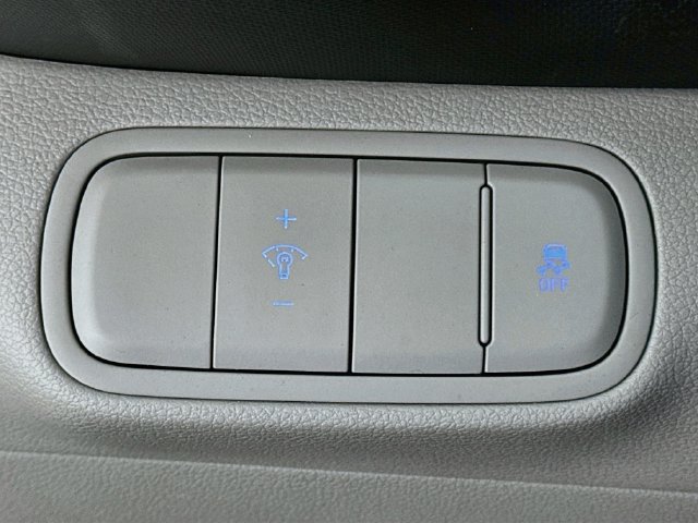 Used 2025 Hyundai Venue SEL FWD image 18
