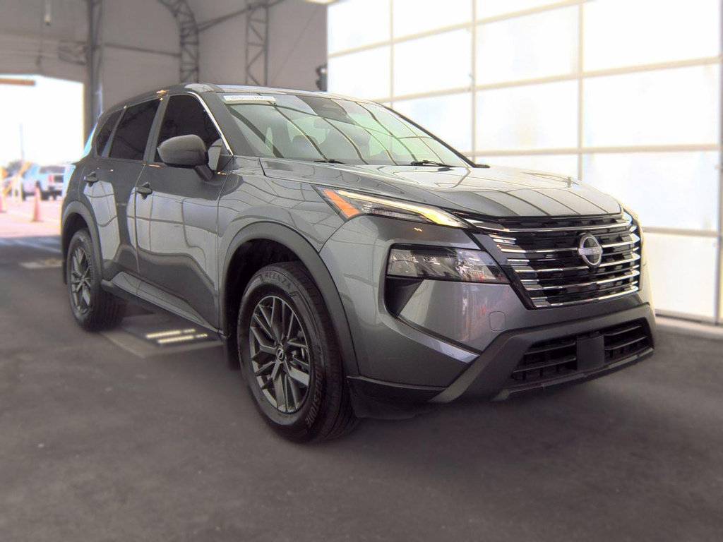 Used 2025 Nissan Rogue S FWD image 34