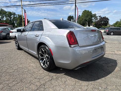 Used 2018 Chrysler 300 S w/ 300S Premium Group RWD image 7
