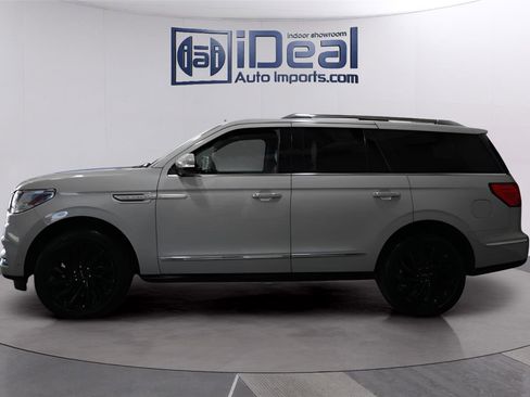 Used 2021 Lincoln Navigator Reserve image 2