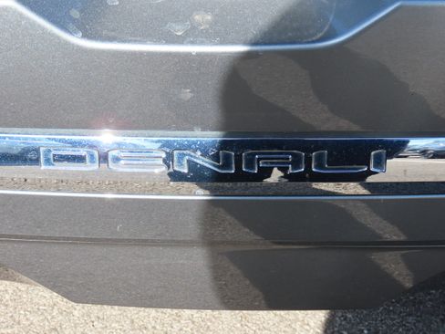 Used 2023 GMC Acadia Denali image 19