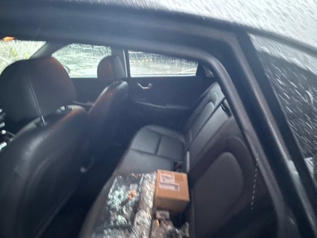 Used 2023 Hyundai Kona Limited w/ Cargo Package FWD image 9