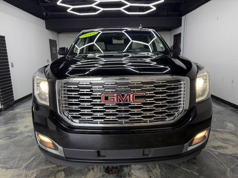Used 2019 GMC Yukon Denali w/ Denali Ultimate Black Edition AWD/4WD image 9