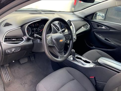 Used 2020 Chevrolet Malibu LT FWD image 2