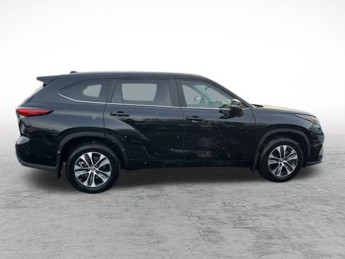 Certified 2023 Toyota Highlander XLE image 4
