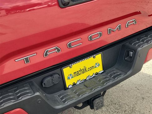 Used 2021 Toyota Tacoma TRD Off-Road w/ Technology Package AWD/4WD image 29