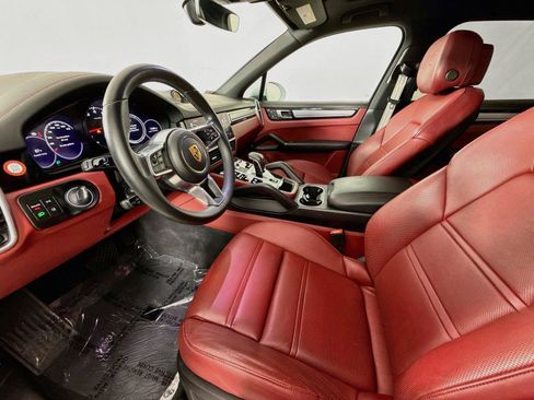 Used 2023 Porsche Cayenne Platinum Edition AWD/4WD image 9