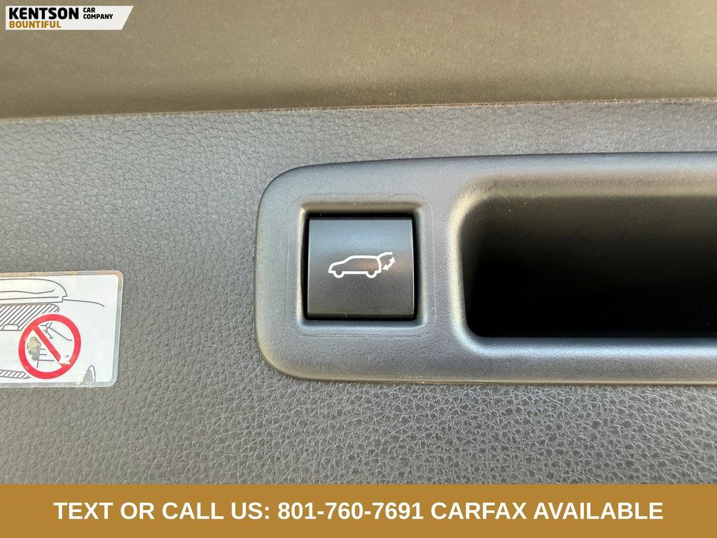 Used 2025 Toyota Highlander LE AWD/4WD image 34