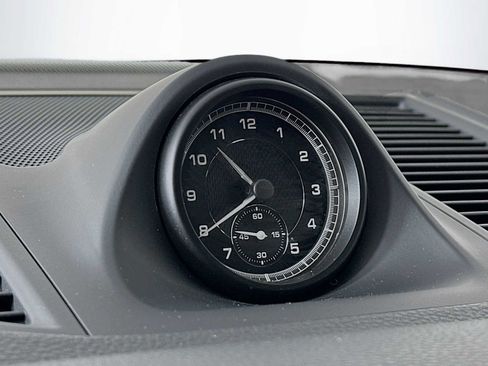 Certified 2025 Porsche Macan image 16