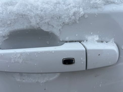 Used 2024 GMC Terrain SLE image 9