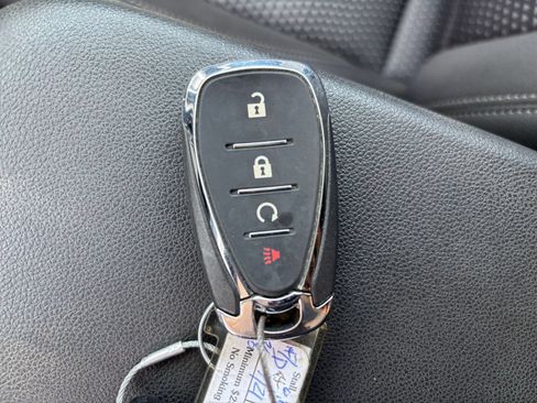 Used 2025 Chevrolet Trax LT FWD image 23
