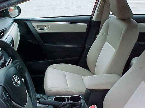 Used 2015 Toyota Corolla LE FWD image 15