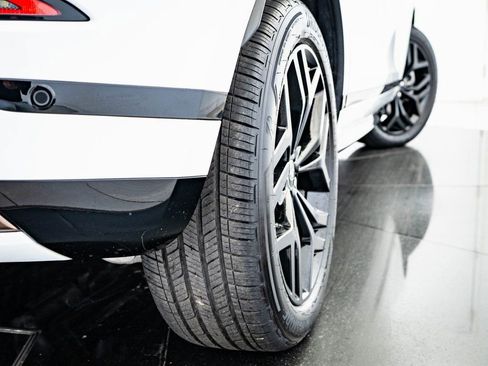 Used 2023 Land Rover Range Rover Evoque R-Dynamic SE image 43