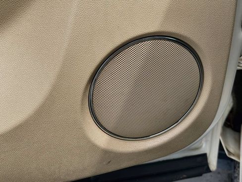 Used 2011 Cadillac Escalade ESV Premium RWD image 21