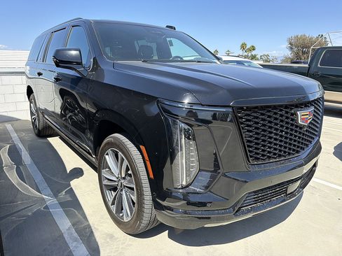Certified 2025 Cadillac Escalade ESV Sport AWD/4WD image 3