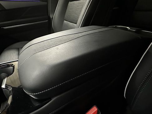 Certified 2025 Buick Enclave Sport Touring image 40