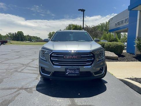 Used 2024 GMC Terrain SLT AWD/4WD image 3