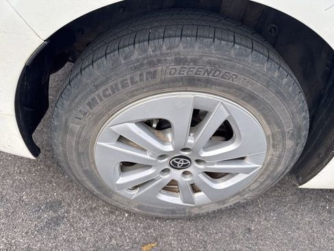 Used 2016 Toyota Prius Two image 11